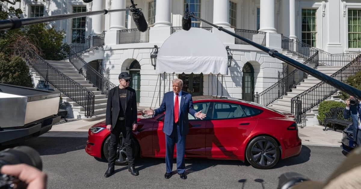 Trump Denuncia Ataques A Tesla y Asegura que es terrorismo Domémico