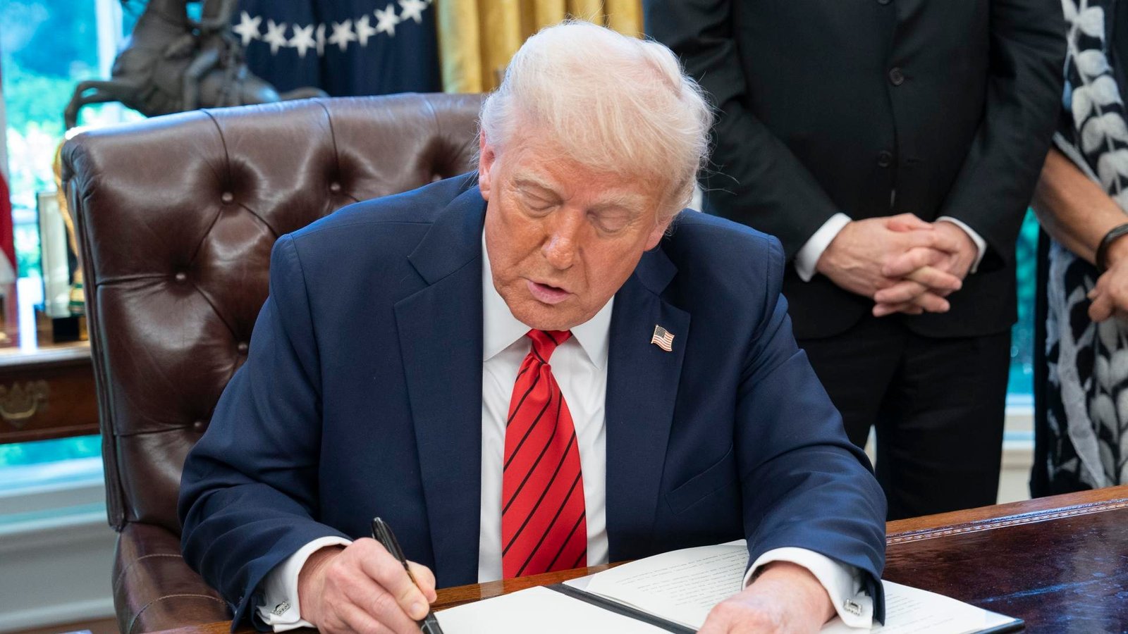 Trump dados que México y canadá viven de eua, y que sin eua, “sin tendererría país”