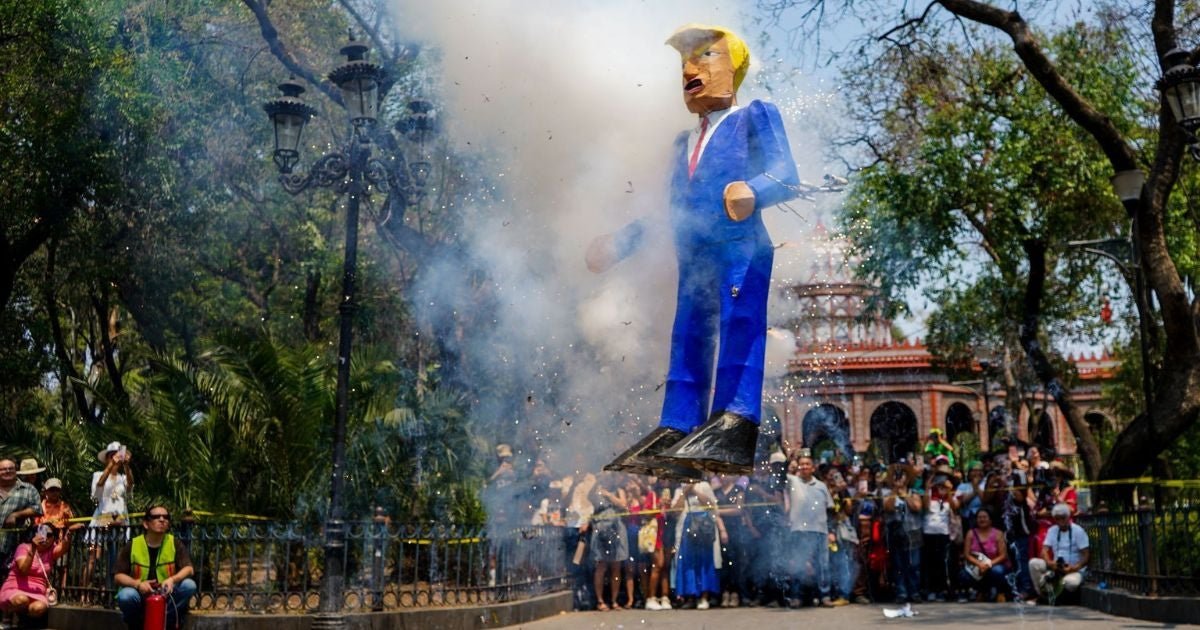 Fotos: Quema de Judas en Santa María la Ribera, CDMX; Una Tradición de Fuego y Color