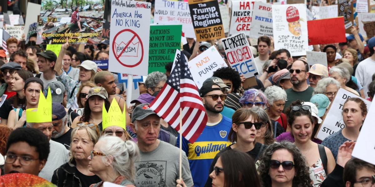 Millas Salen A las Calles en eu en otra ola de protestas contra Trump