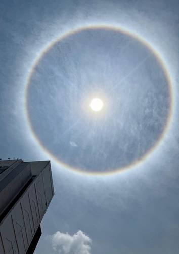 Halo Solar Deslumbra A Miles de Capitalinos