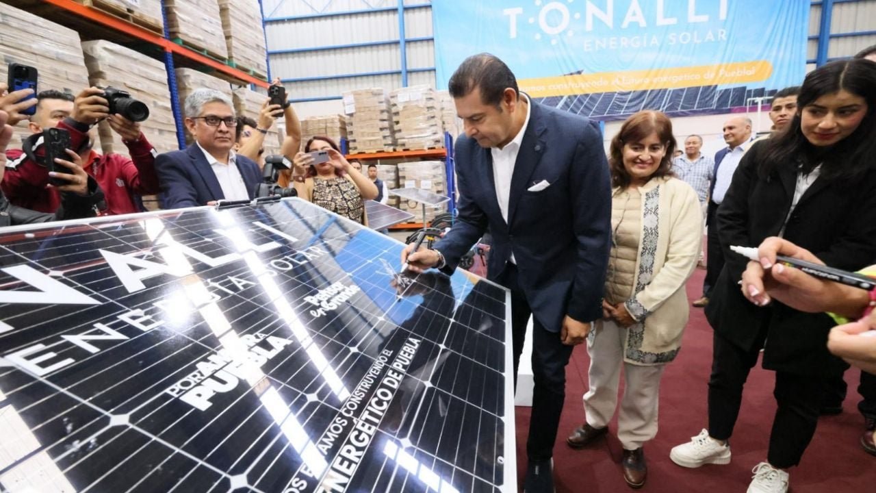 Armenta Recibe Sello ‘Hecho en México’ por Fábrica de Paneles Solares en Puebla