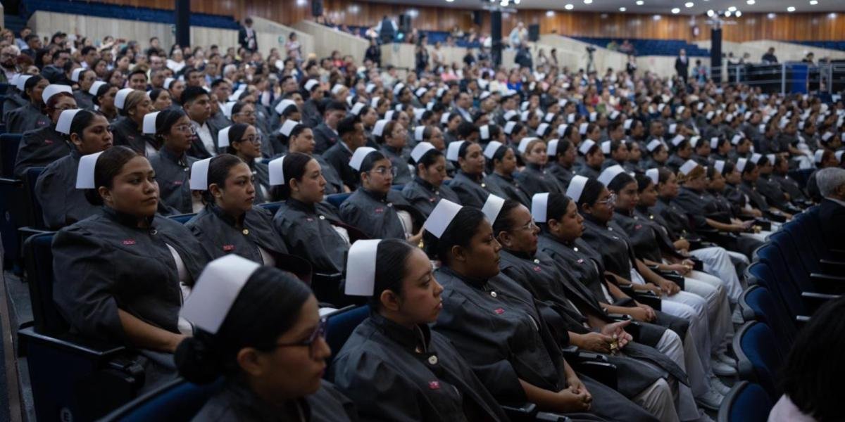 Encabeza Clara Brugada Graduacia de 183 Enfermeras y 33 Enfermeros: “Hijo Símbolo Universal Del Cuidado, Entregue y Vocació”