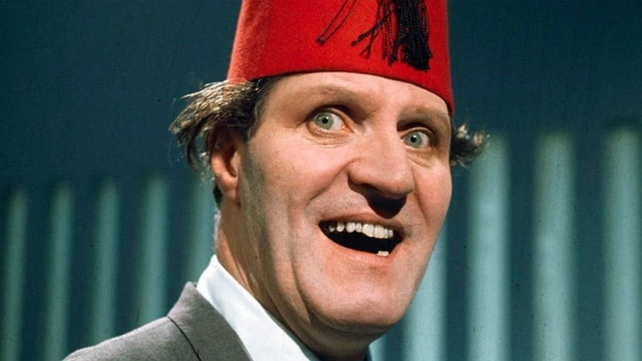 ERA UNO DE LOS COMEDIANTES MÁS QUERIDOS EN EL MUNDO, PERO MURIÓ DE UNO INFARTO frente a Millones de Personas | VIDEO