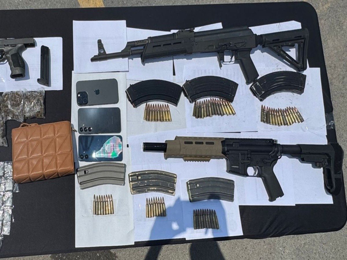 Vinculan a Tres Personas por Posesión de Armas de Uso Exclusivo, en Nuevo León