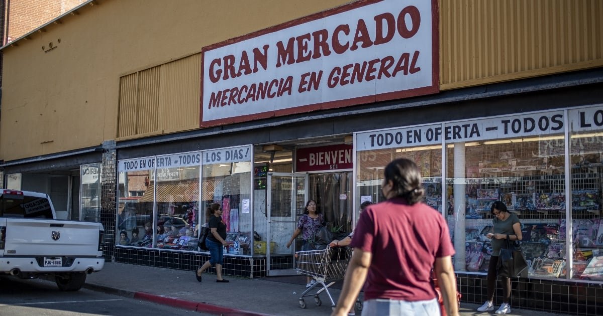 Hispanos Meten Freno A Economía de Eu: Gastan Menos por Temor A Deportaciones y La Inflacia