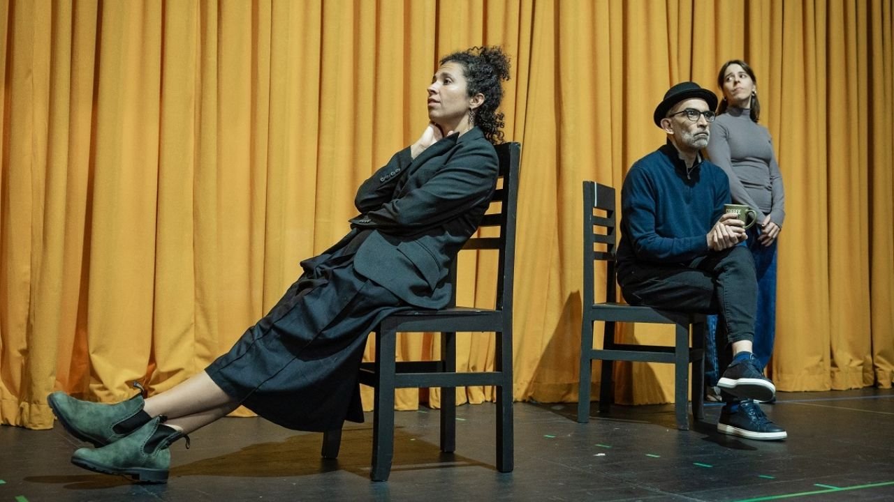 Teatro sobre la paranoia colectiva y la obsesión en la era digital