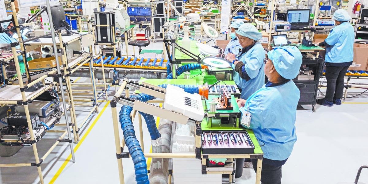 Actividad industrial de México sigue empantanada: Cayó 0.3% en agosto