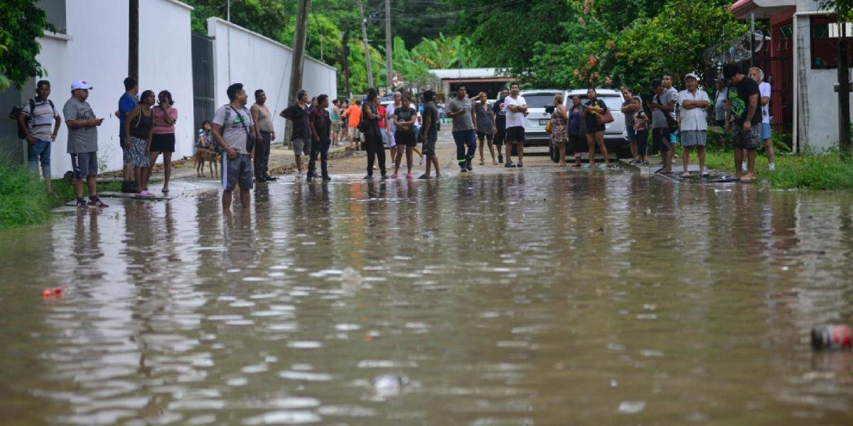 Aumenta muerte y destrucción por las intensas lluvias en México