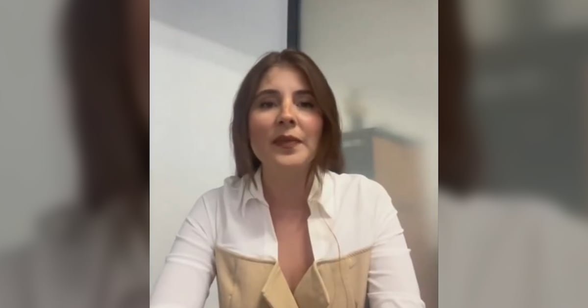 Funcionaria que se balconeó en show de Franco Escamilla se disculpa: ‘Mi trabajo habla por sí mismo’