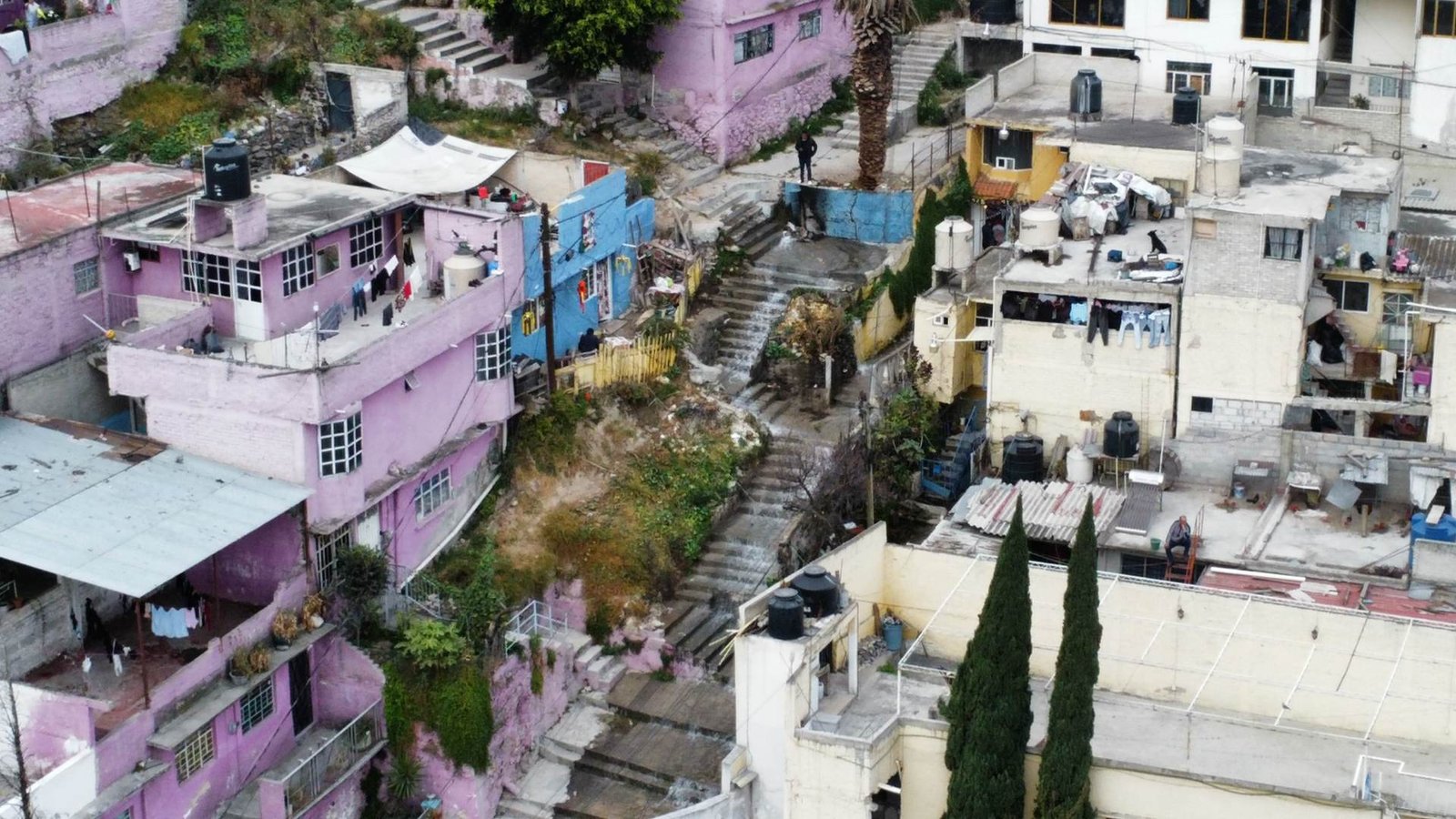 Como Cascada, Así se Ve la Megafuga de Agua Hoy en Colonia Gabriel Hernández en la GAM, CDMX