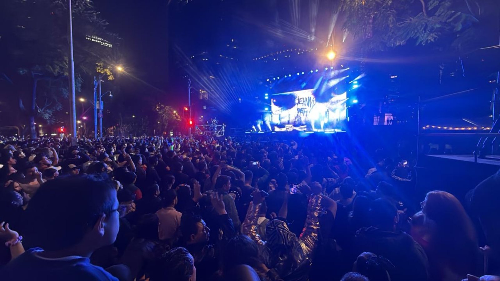 FOTOS y VIDEOS: Así Es la Fiesta Electrónica Más Grande del Mundo en CDMX para Recibir al 2026
