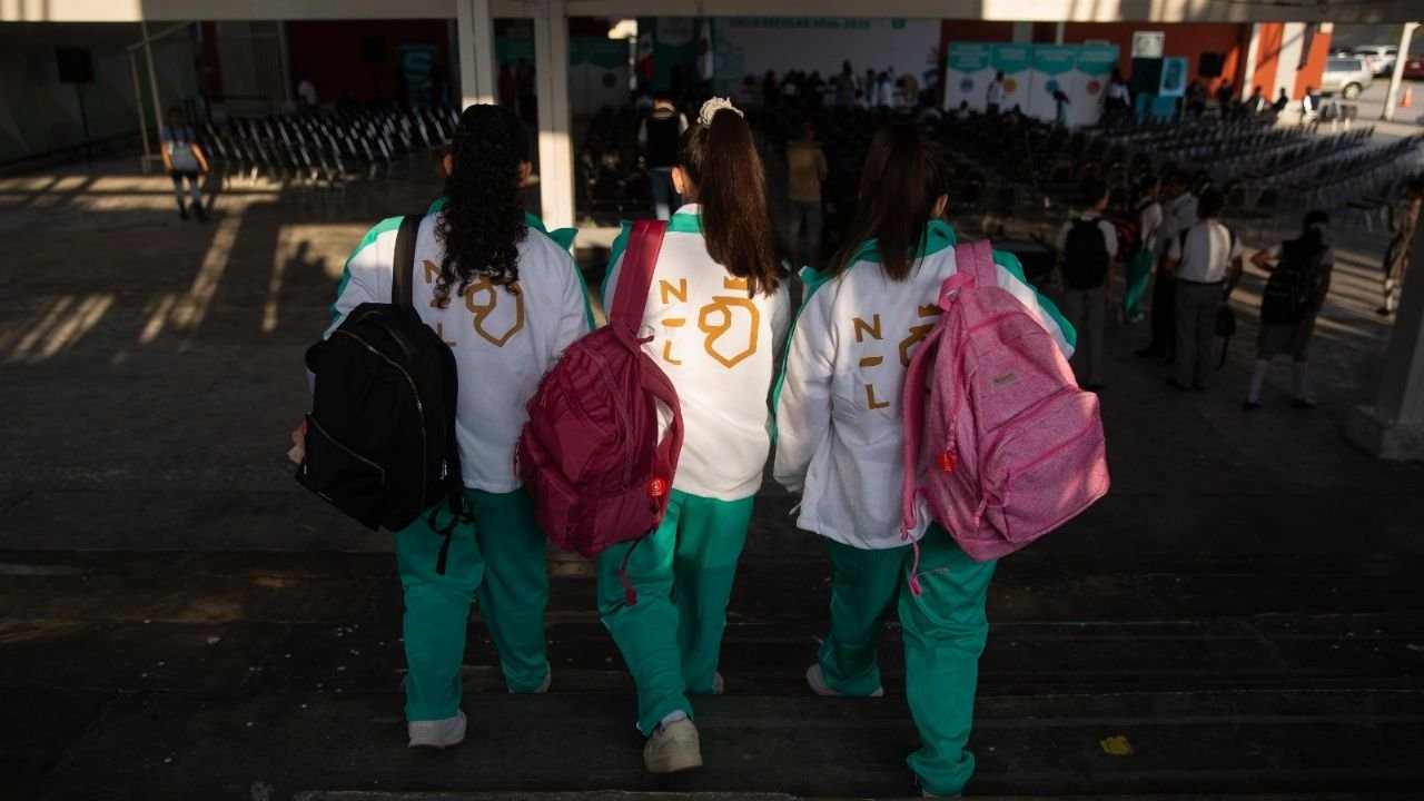 Más de un millón de estudiantes regresan a clases en Nuevo León este 8 de enero de 2026