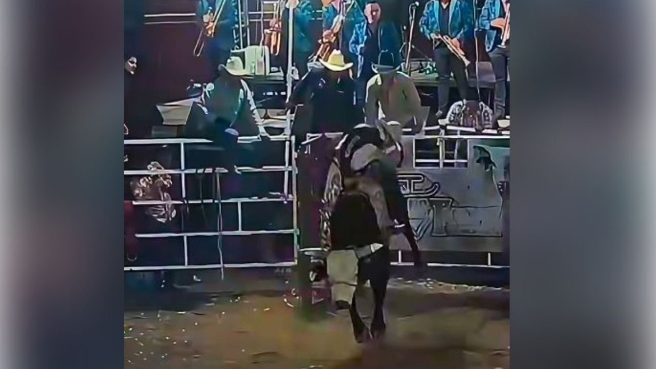 Famoso jinete muere tras ser pisoteado por un toro en el pecho y el rostro, así fue el momento dramático | VÍDEO FUERTE