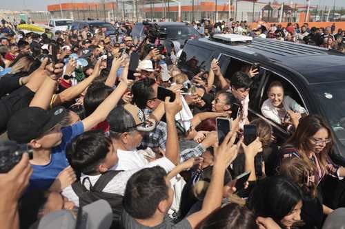 Entrega Sheinbaum primeras viviendas del Bienestar en NL