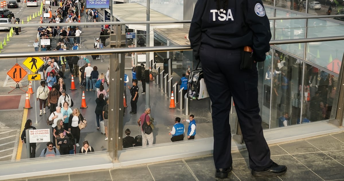 Respira Departamento de Seguridad: Trump firma una ley que pone fin al cierre del gobierno
