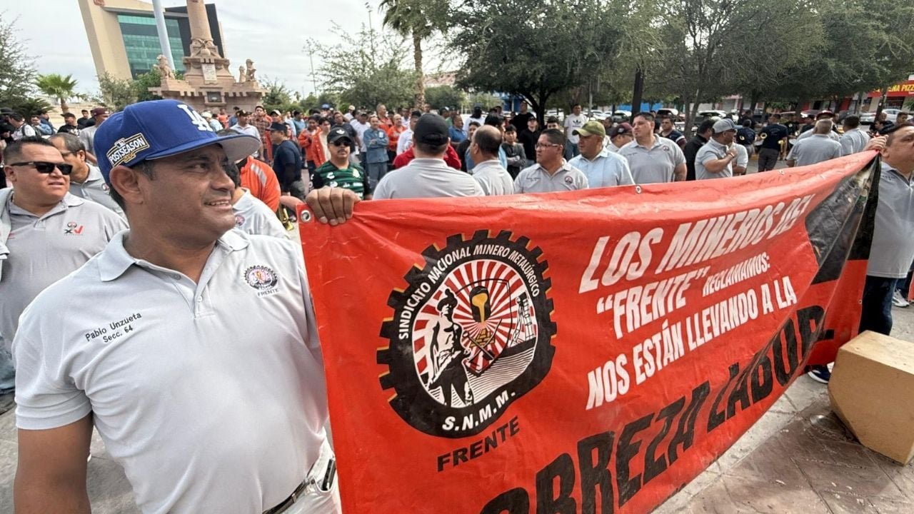 Mineros del Frente marchan en Torreón; denuncian afectaciones a su ingreso y ahorro