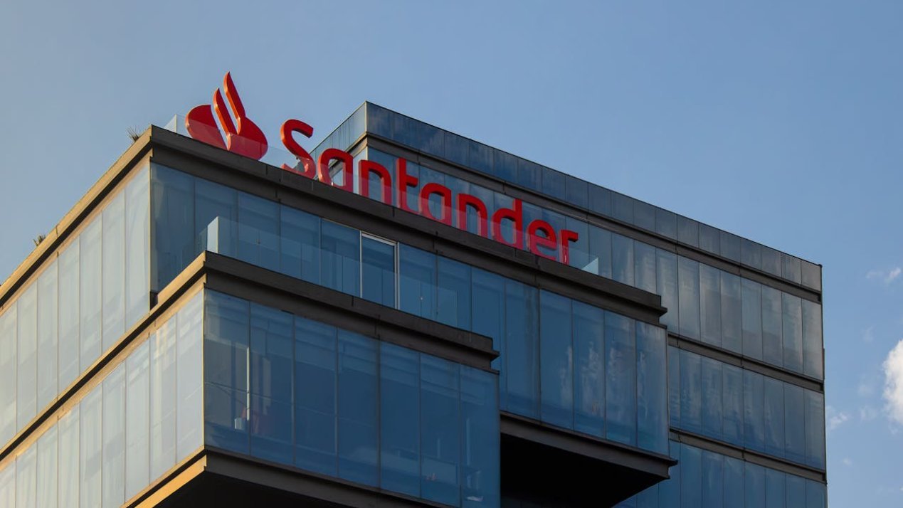 Santander y CAINTRA lanzan programa de crédito a pymes por MX$100 millones