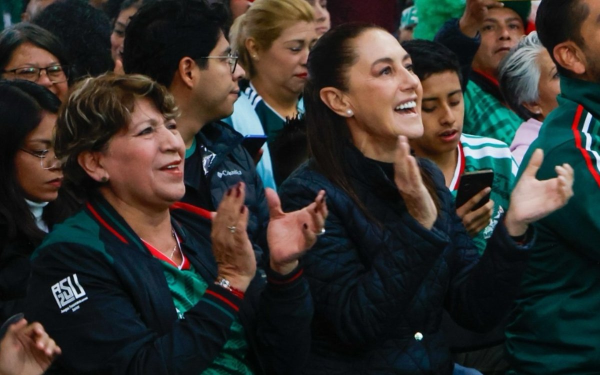 Sheinbaum disfruta el México vs Inglaterra desde Neza